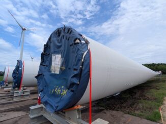 Windradflügel auf Baustelle